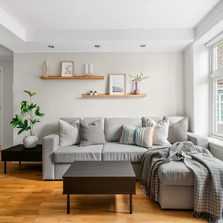 Beds - Modern, Cozy & Perfect Location Apartment *